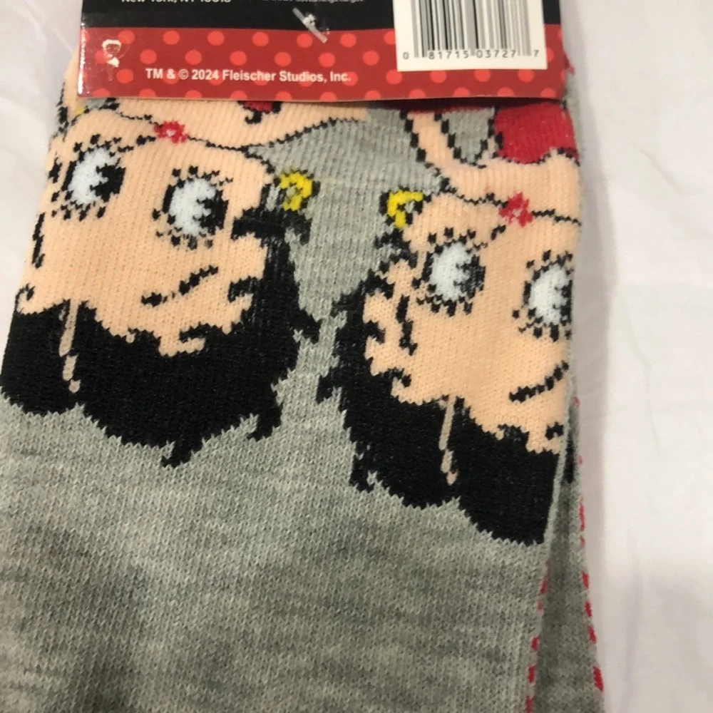 Betty Boop gray & red retro crew‎ socks fits sizes 9-13 new
